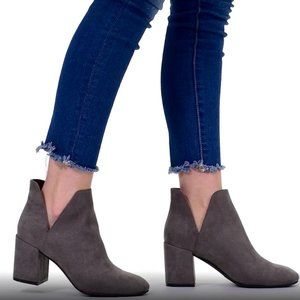 Journee Collection Gwenn Gray Bootie Size 7 
Very good condition